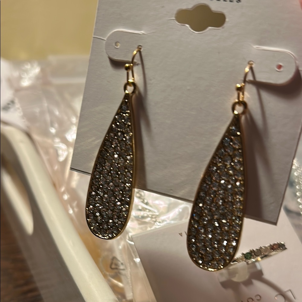 Laundry by Shelli Segal Gold Teardrop Earrings - Picture 3 of 3